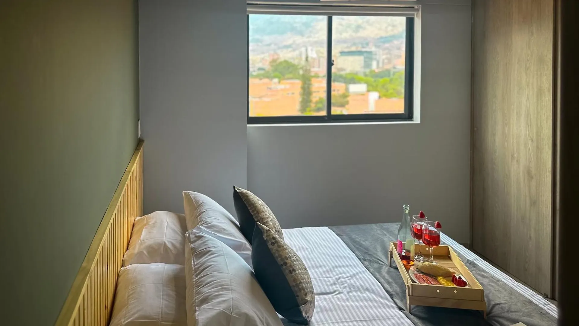 Apartamento Edificio Atalanta En El Corazon De Medellín Colombia