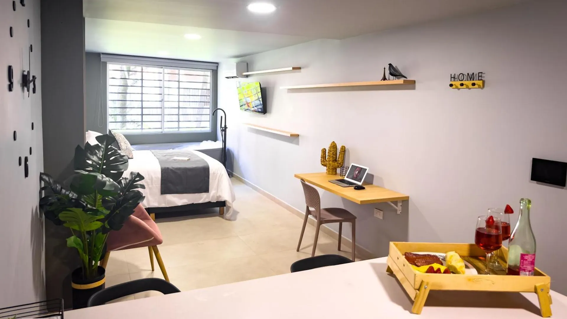 Apartamento Edificio Atalanta En El Corazon De Medellín Colombia