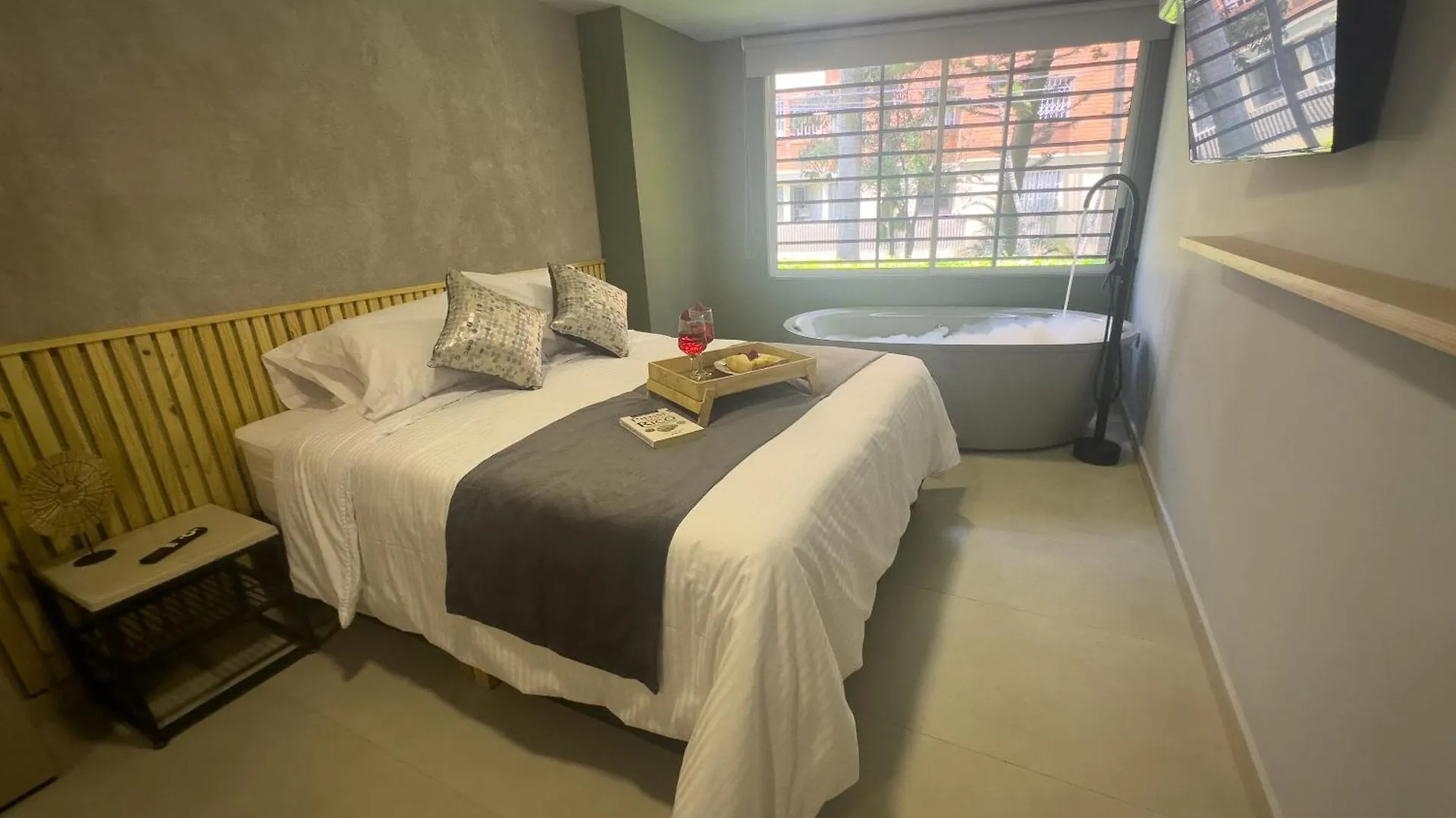Apartamento Edificio Atalanta En El Corazon De Medellín