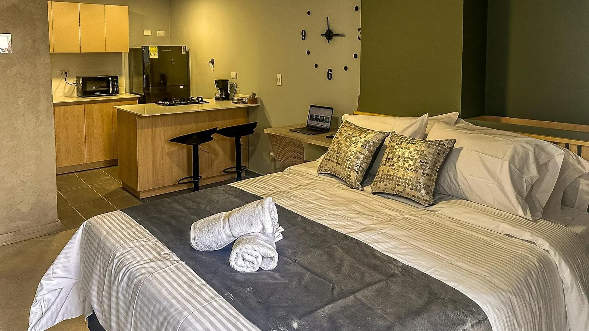 Apartamento Edificio Atalanta En El Corazon De Medellín
