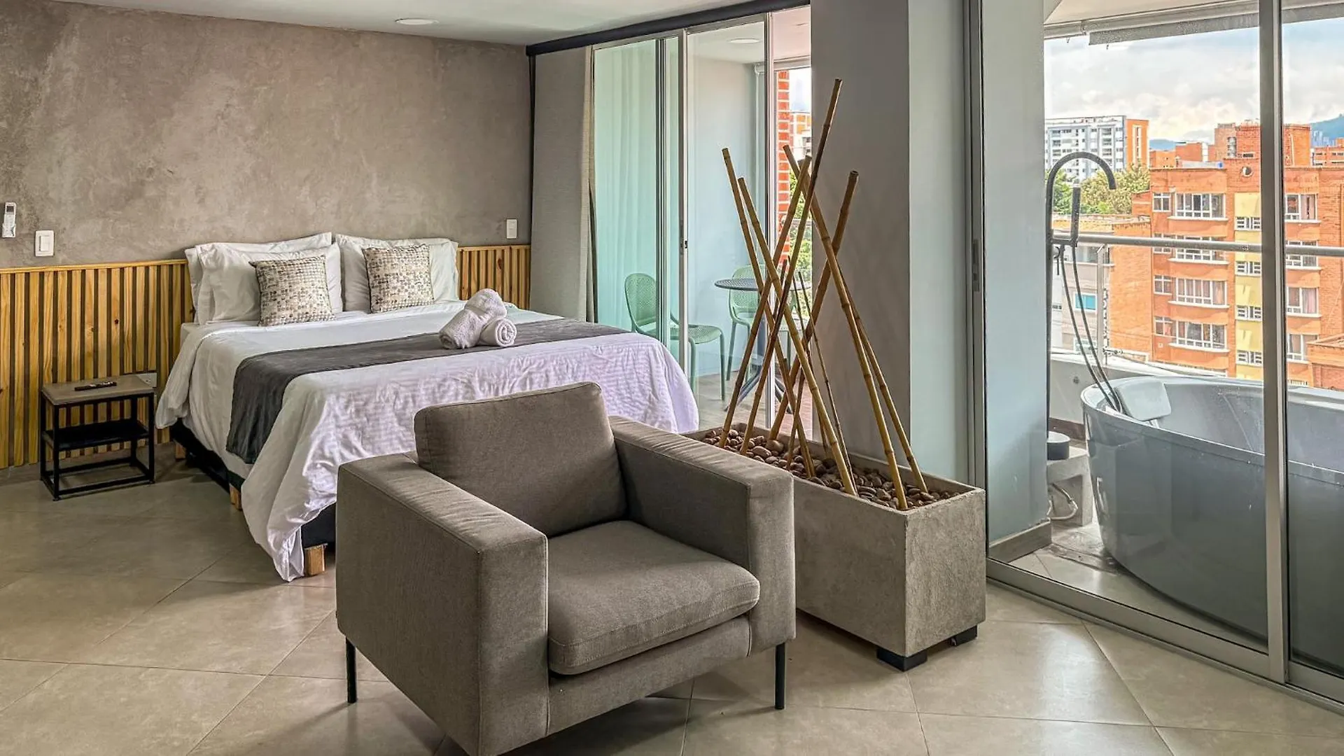 Apartamento Edificio Atalanta En El Corazon De Medellín